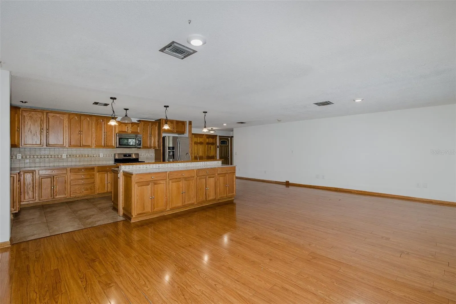 2568 REDWOOD WAY