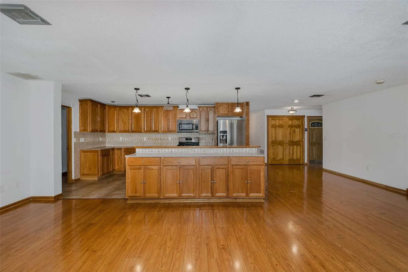 2568 REDWOOD WAY