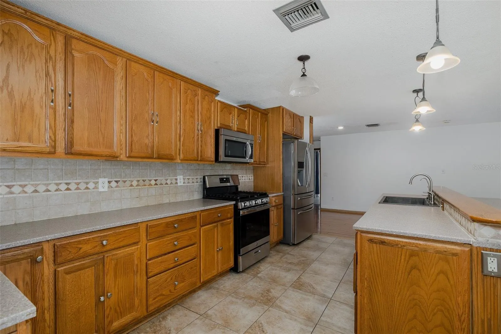 2568 REDWOOD WAY