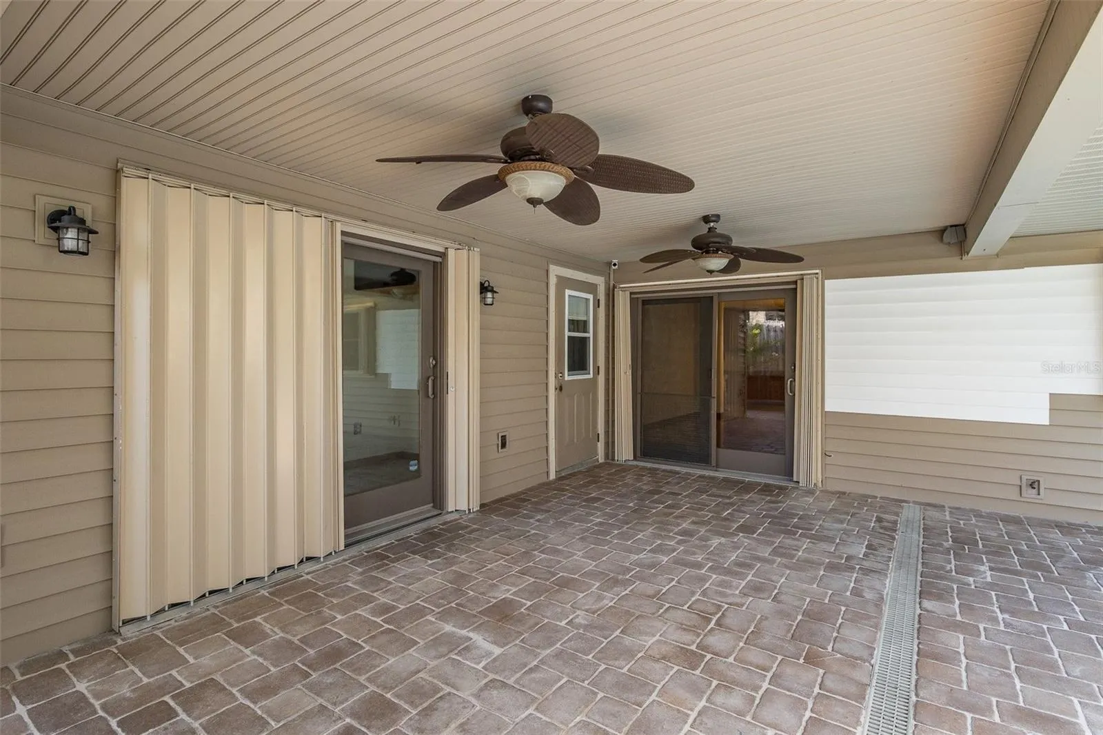 2568 REDWOOD WAY