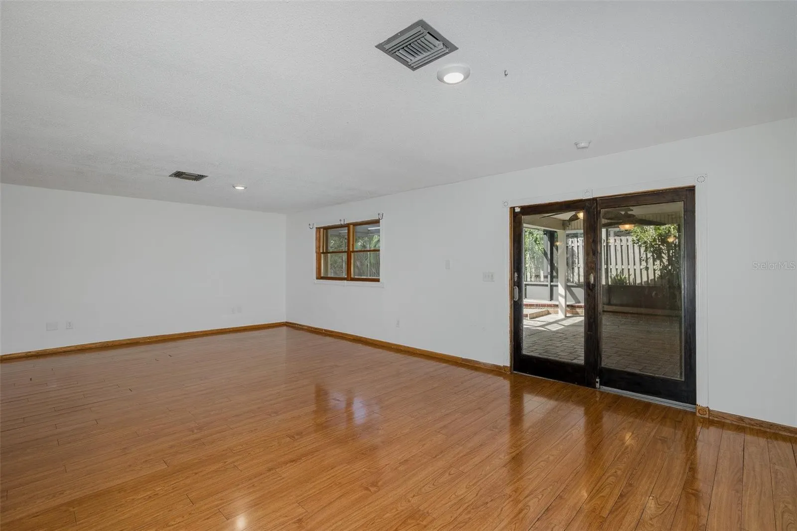 2568 REDWOOD WAY