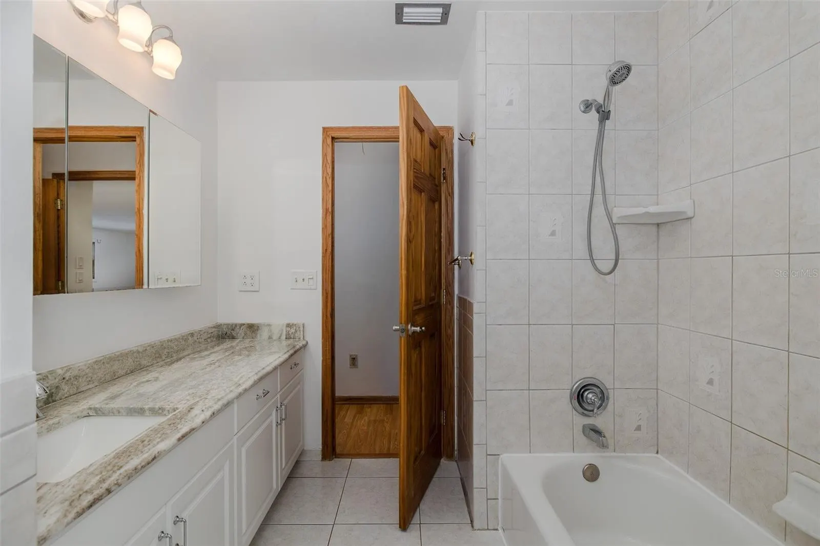 2568 REDWOOD WAY