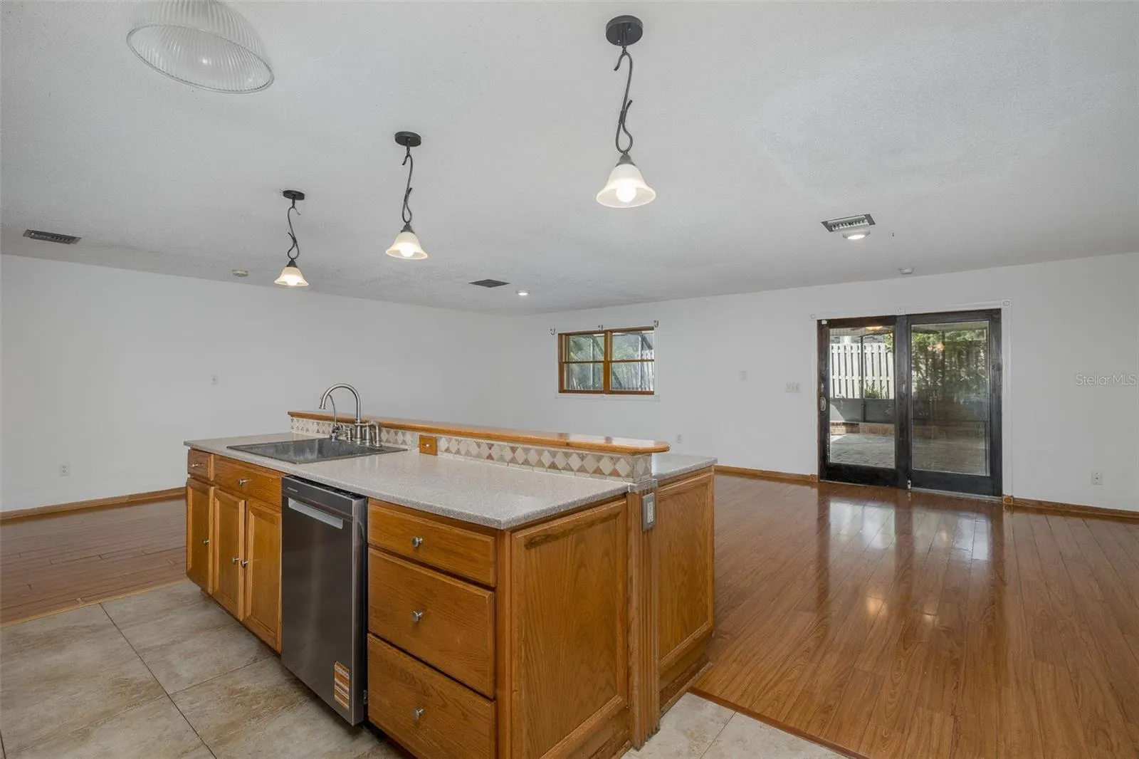 2568 REDWOOD WAY