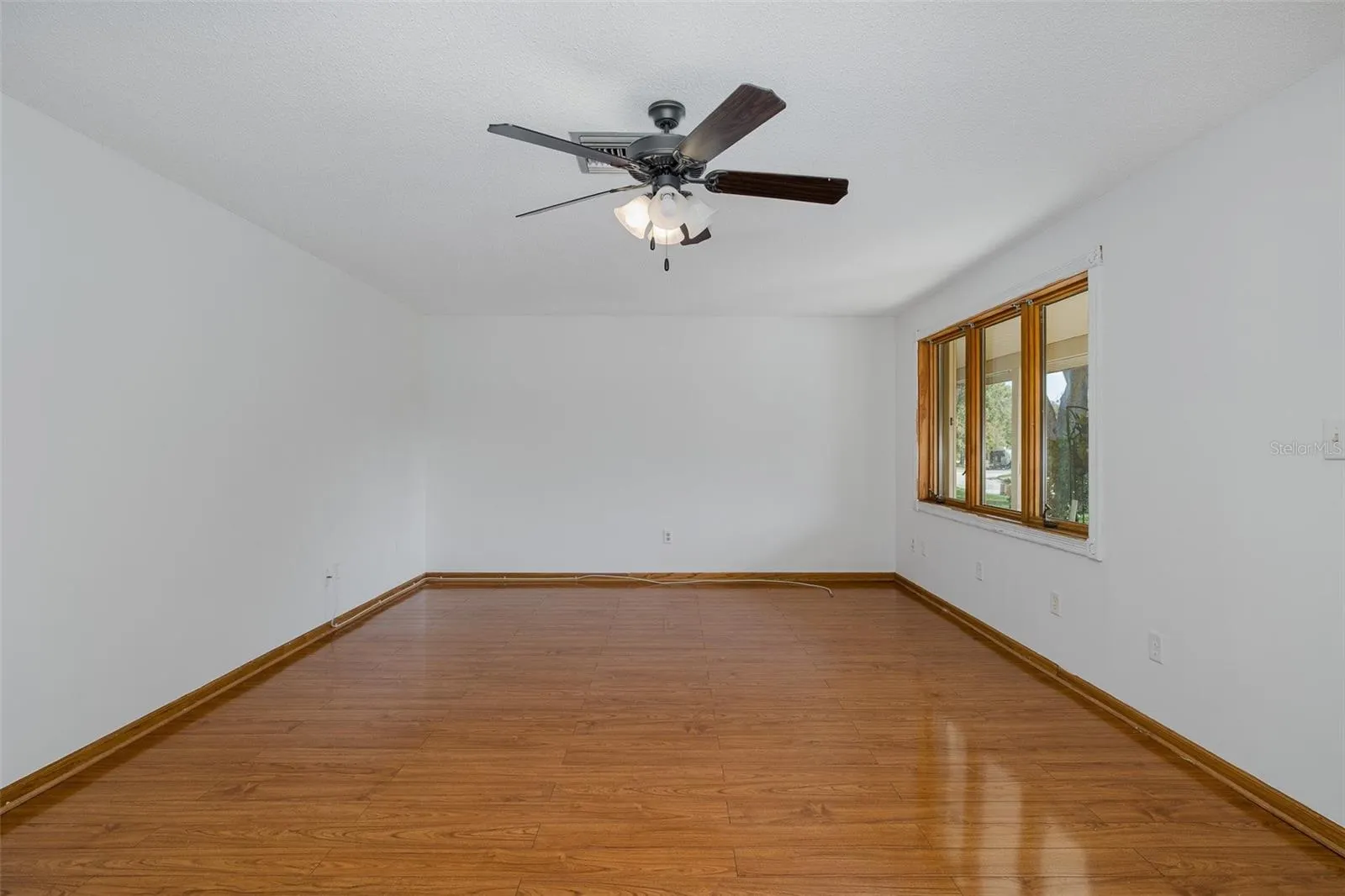 2568 REDWOOD WAY