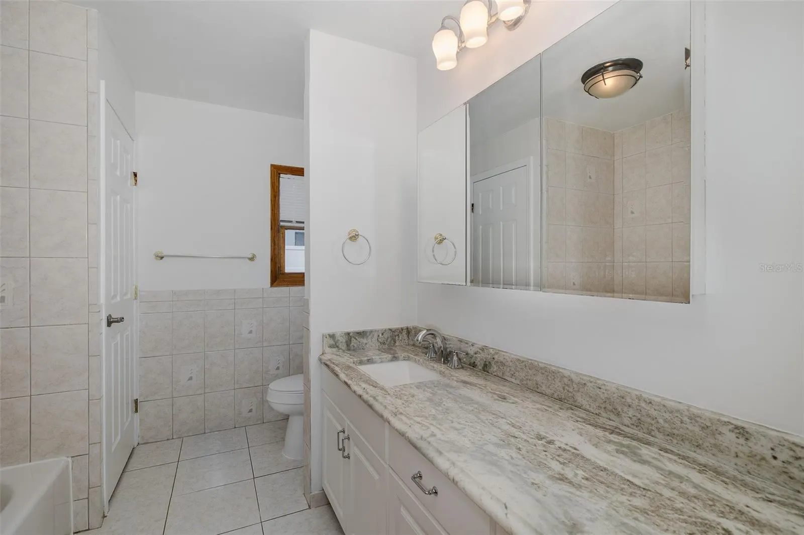 2568 REDWOOD WAY