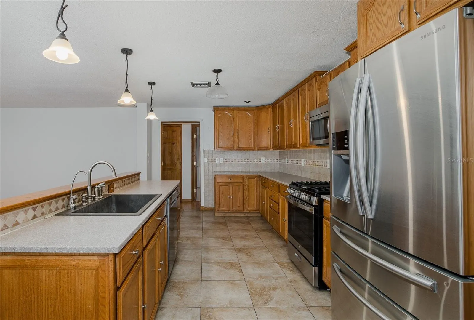 2568 REDWOOD WAY