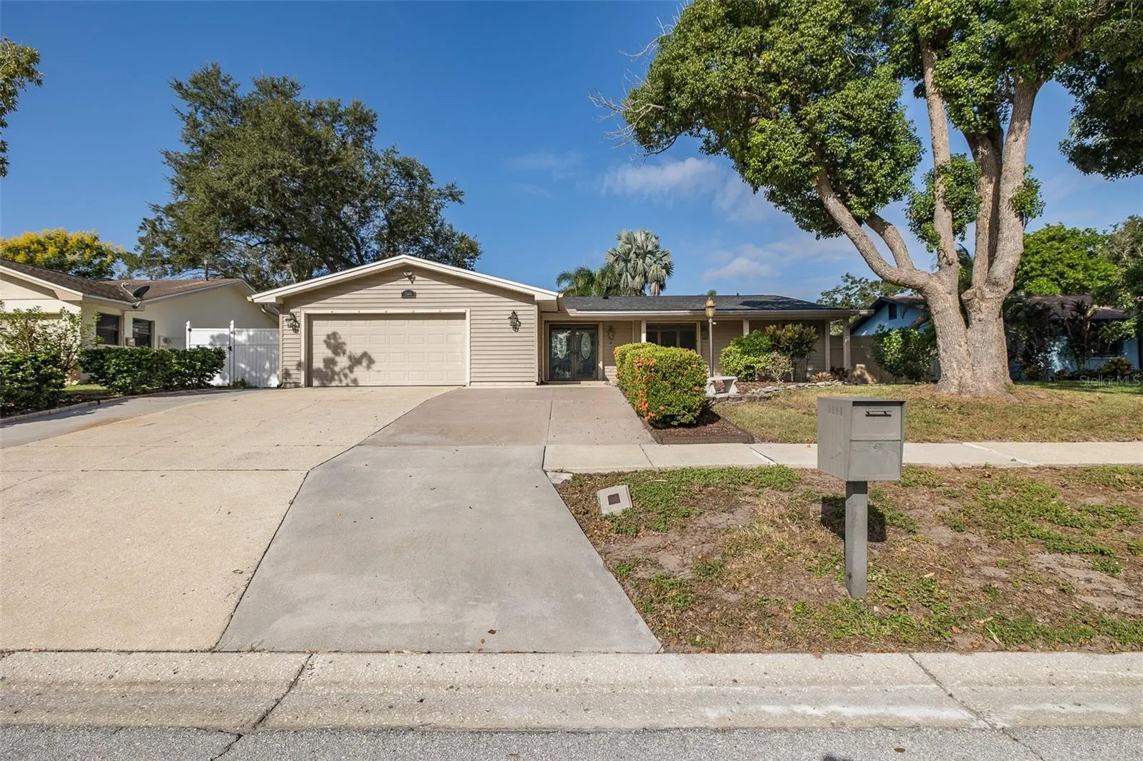 2568 REDWOOD WAY