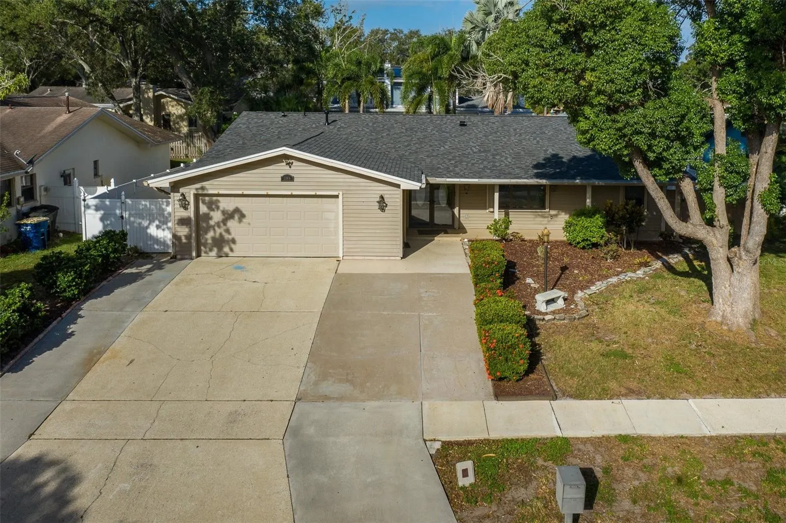 2568 REDWOOD WAY