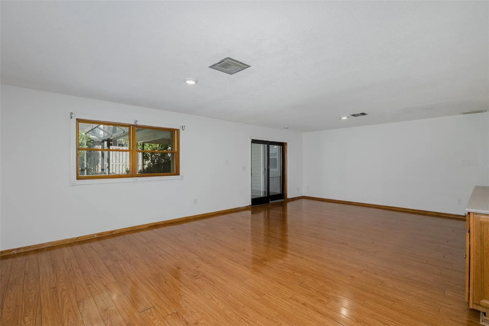 2568 REDWOOD WAY