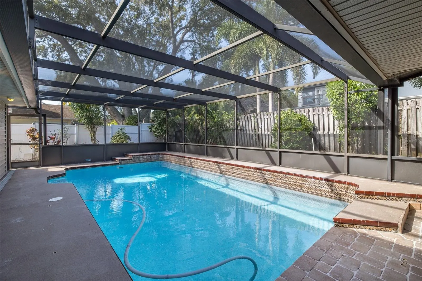 2568 REDWOOD WAY