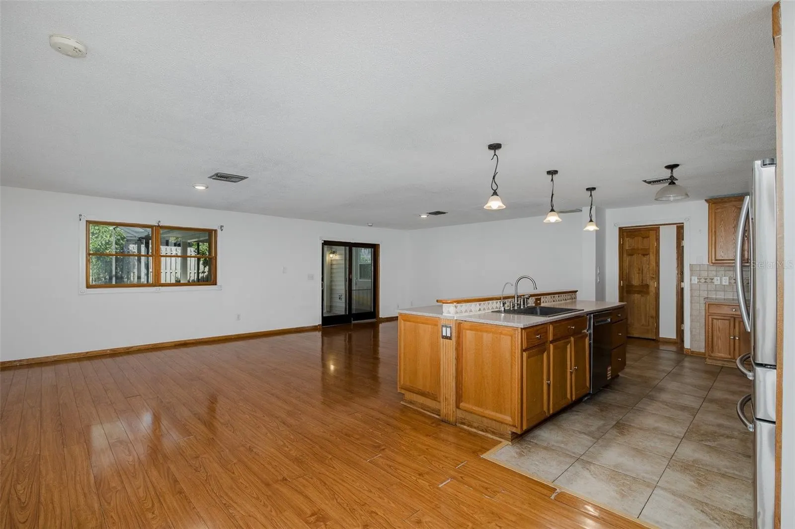 2568 REDWOOD WAY