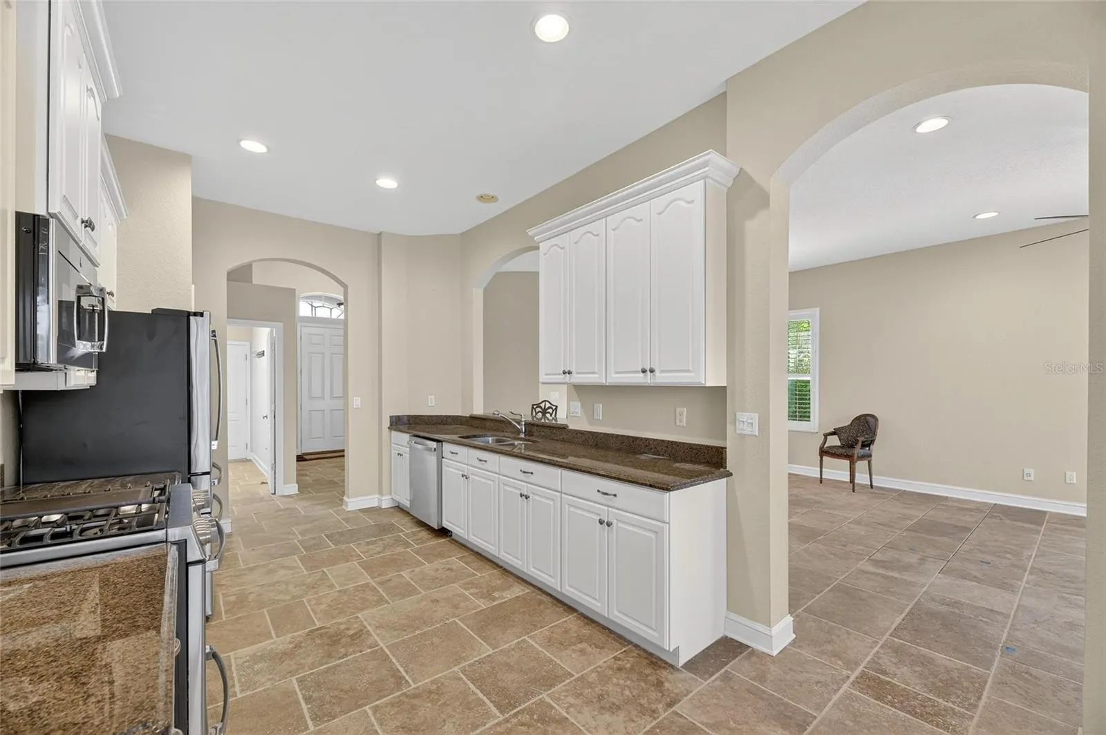 1039 EMERALD DUNES DR