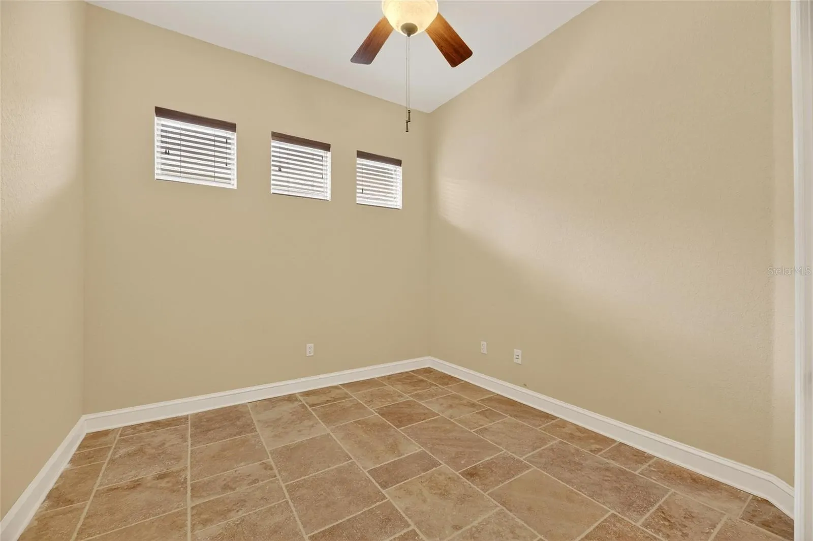 1039 EMERALD DUNES DR