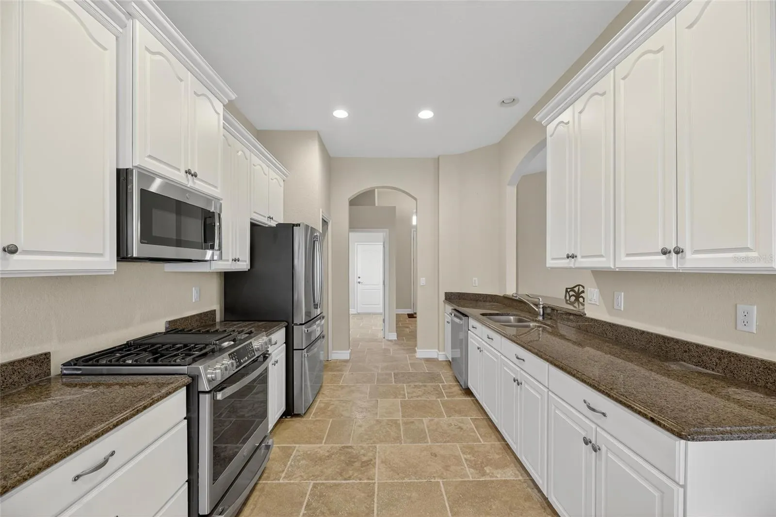 1039 EMERALD DUNES DR