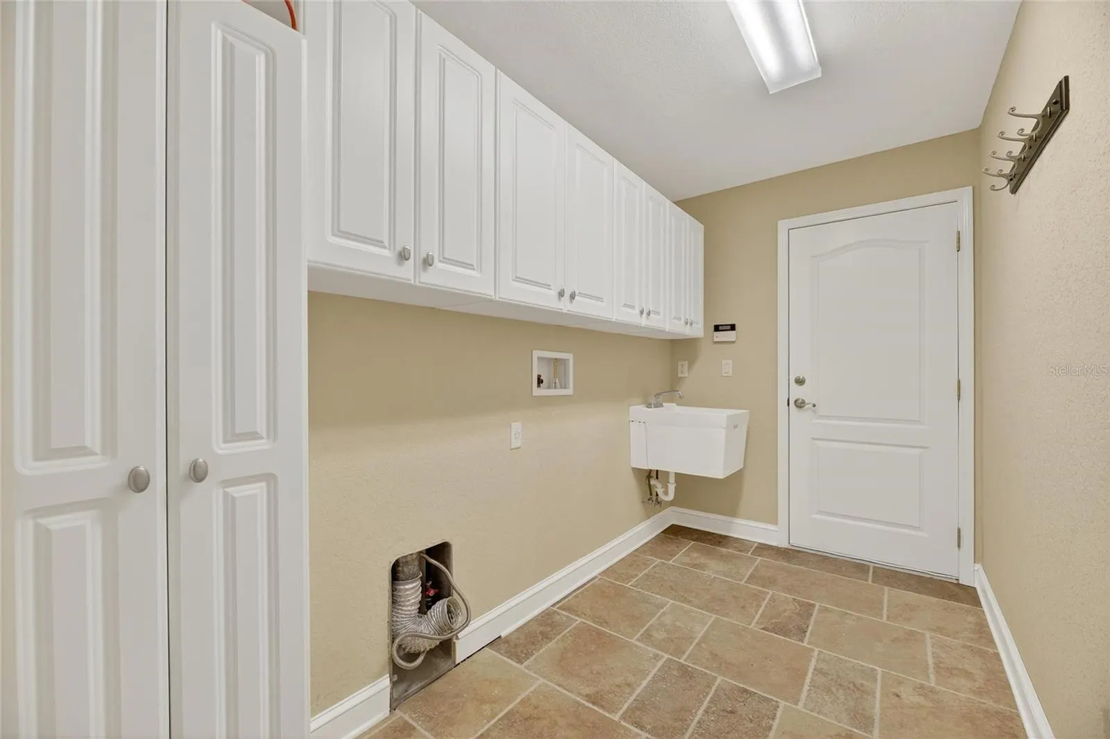 1039 EMERALD DUNES DR