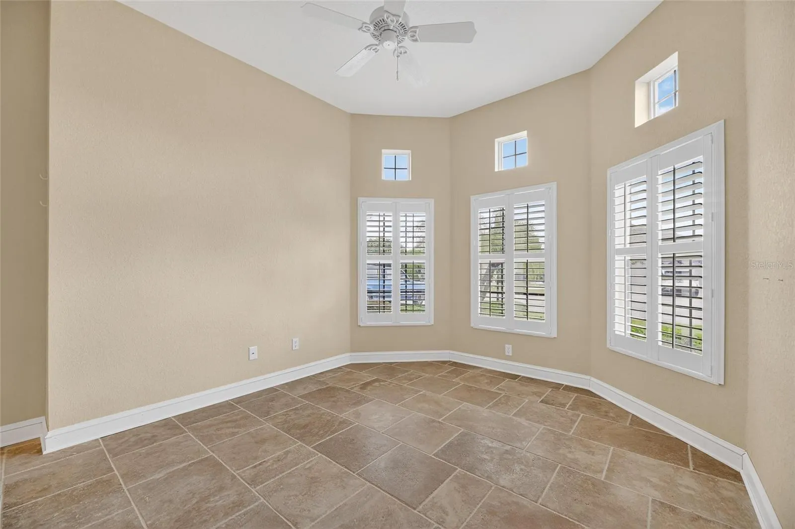 1039 EMERALD DUNES DR