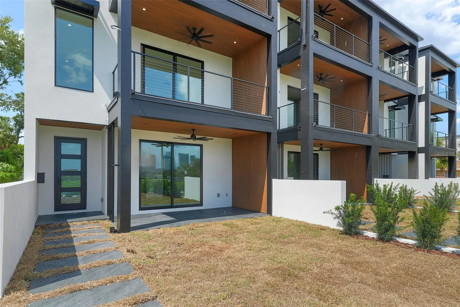 501 W ROSS AVE #3, #3