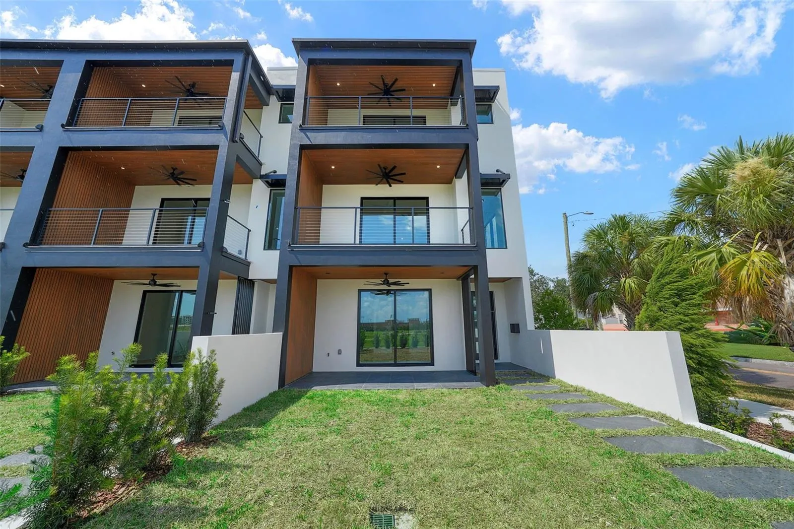 501 W ROSS AVE #3, #3