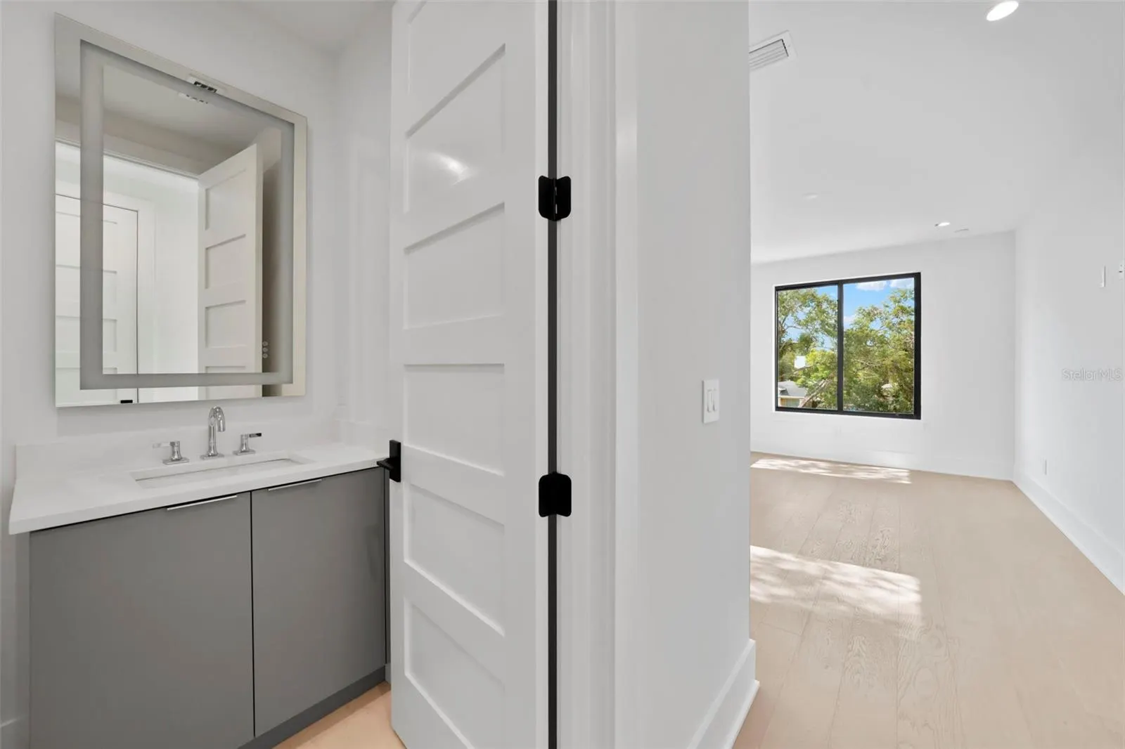 501 W ROSS AVE #3, #3