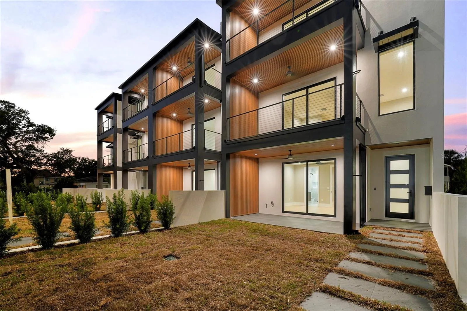 501 W ROSS AVE #3, #3