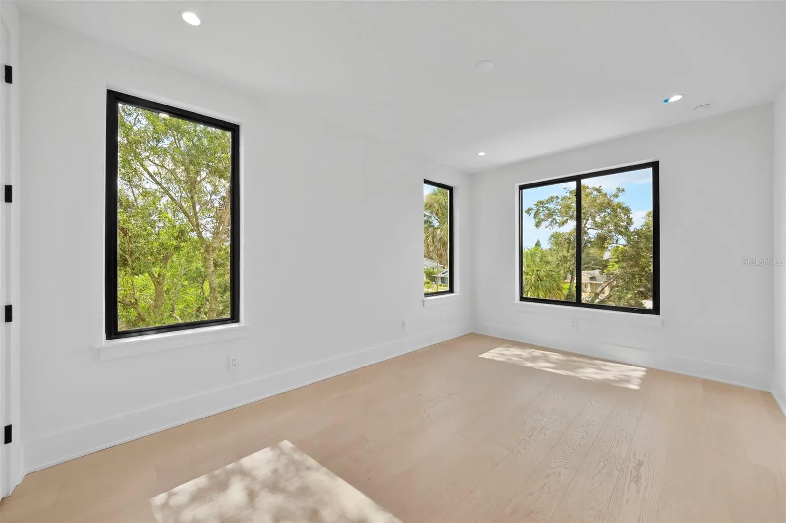 501 W ROSS AVE #3, #3