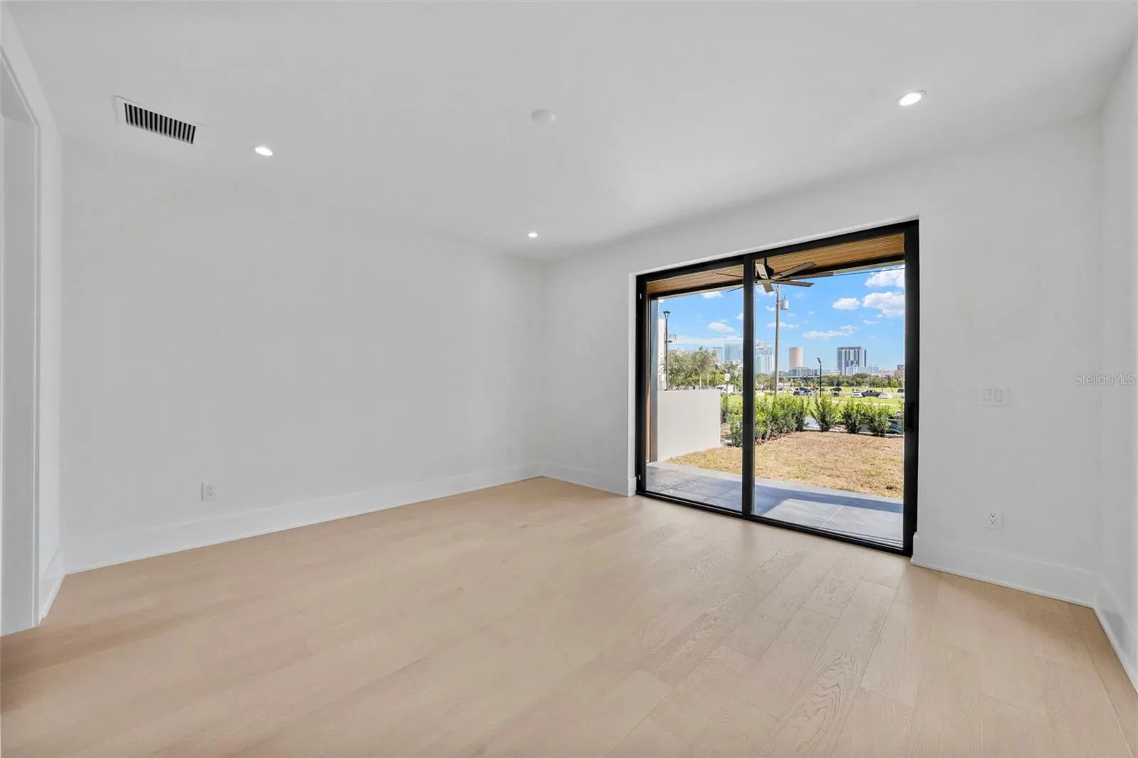 501 W ROSS AVE #3, #3