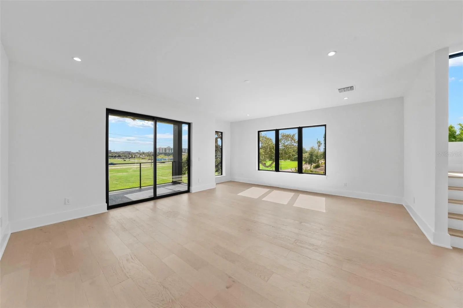 501 W ROSS AVE #3, #3