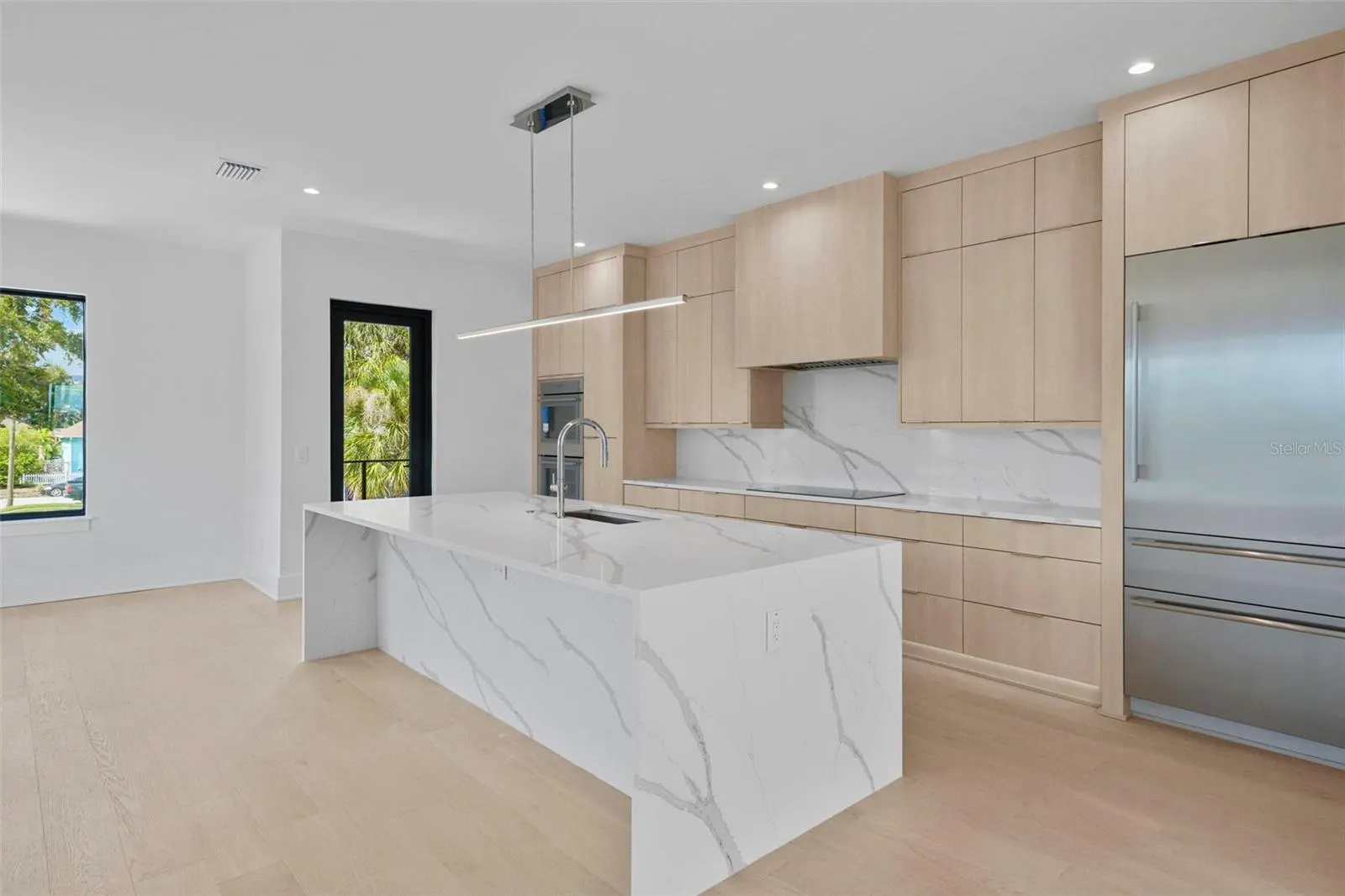 501 W ROSS AVE #3, #3