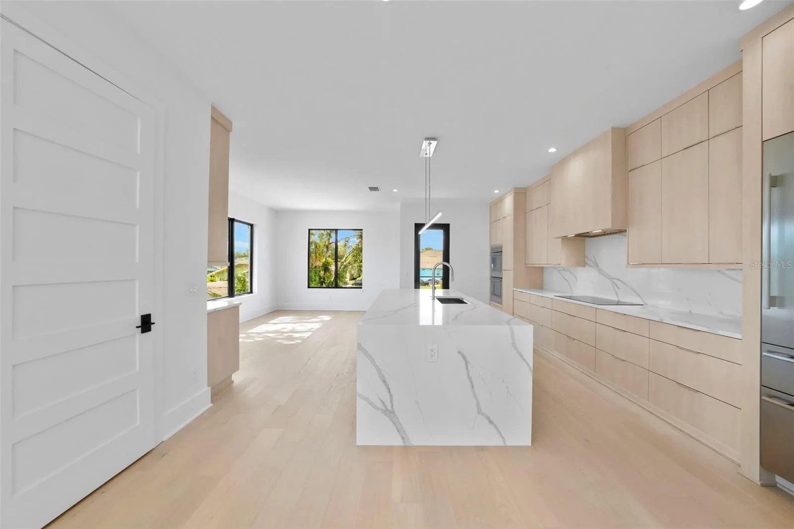 501 W ROSS AVE #3, #3