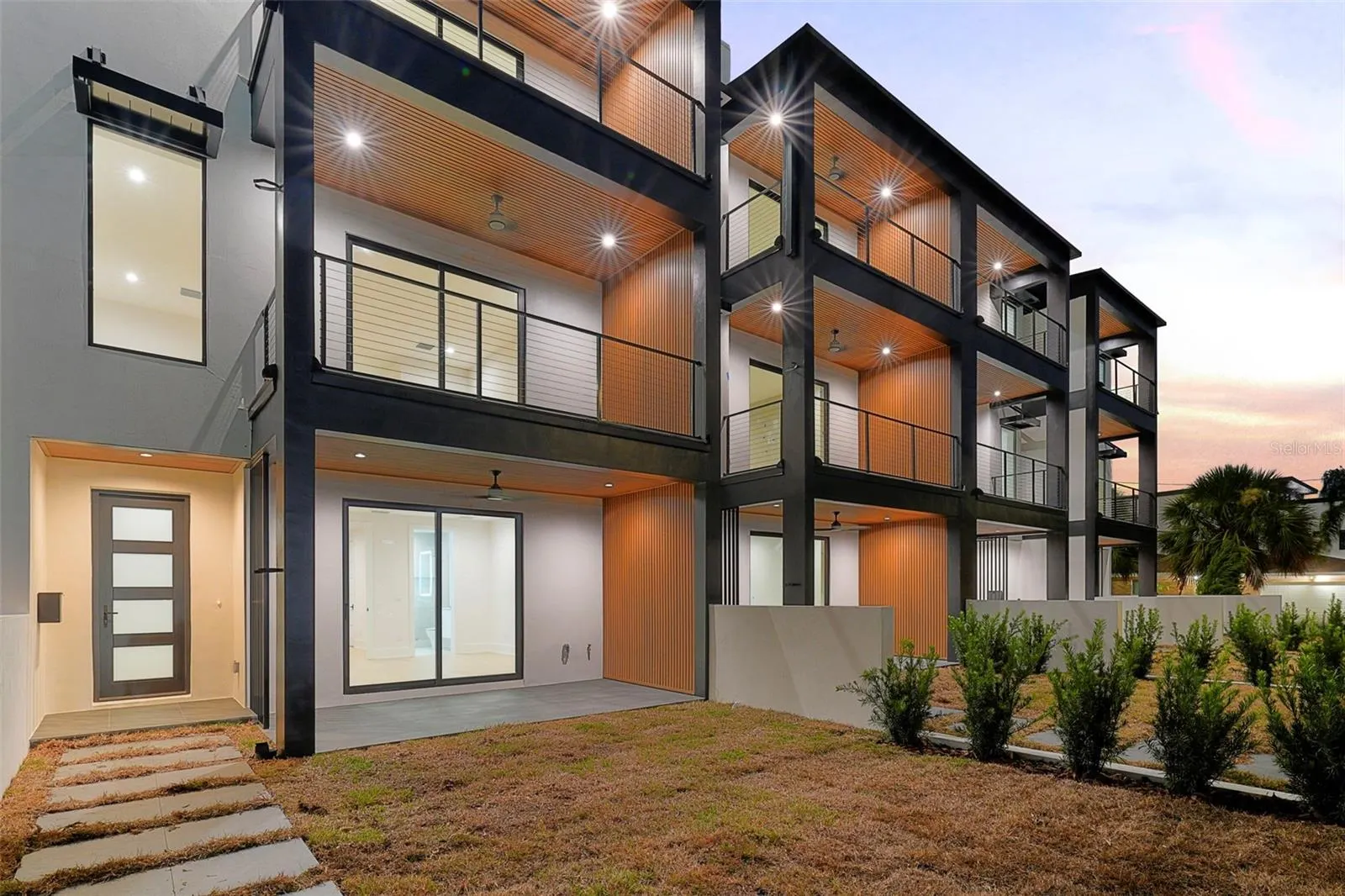 501 W ROSS AVE #3, #3