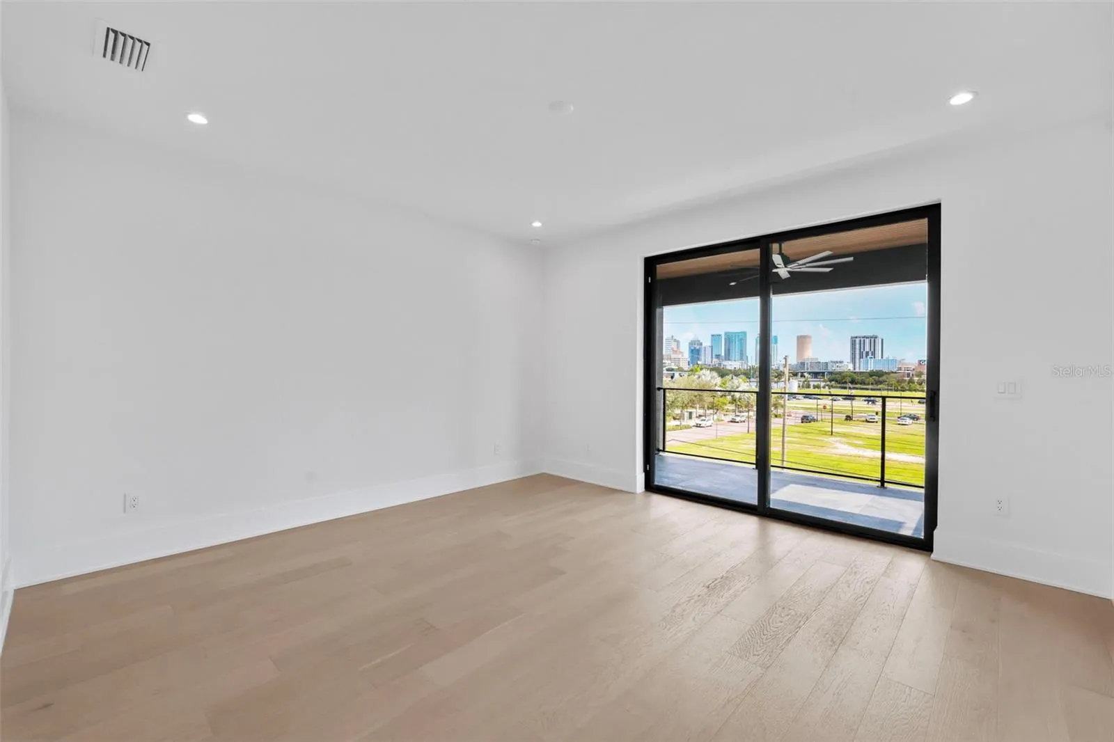 501 W ROSS AVE #3, #3