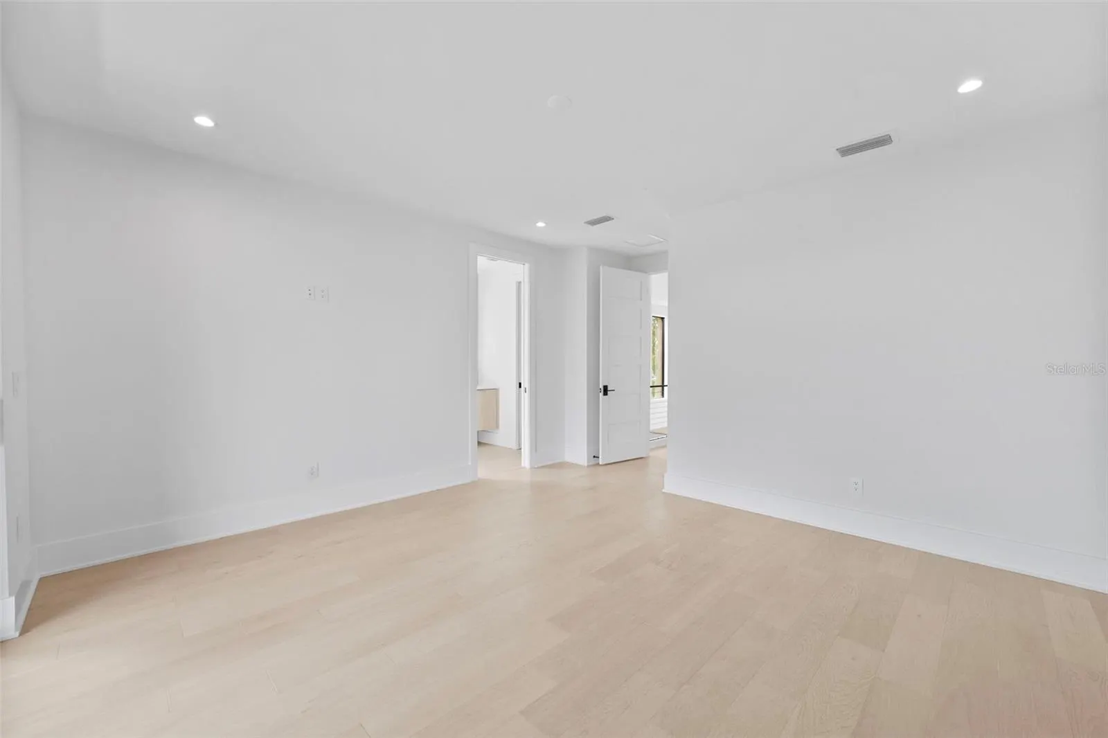 501 W ROSS AVE #3, #3