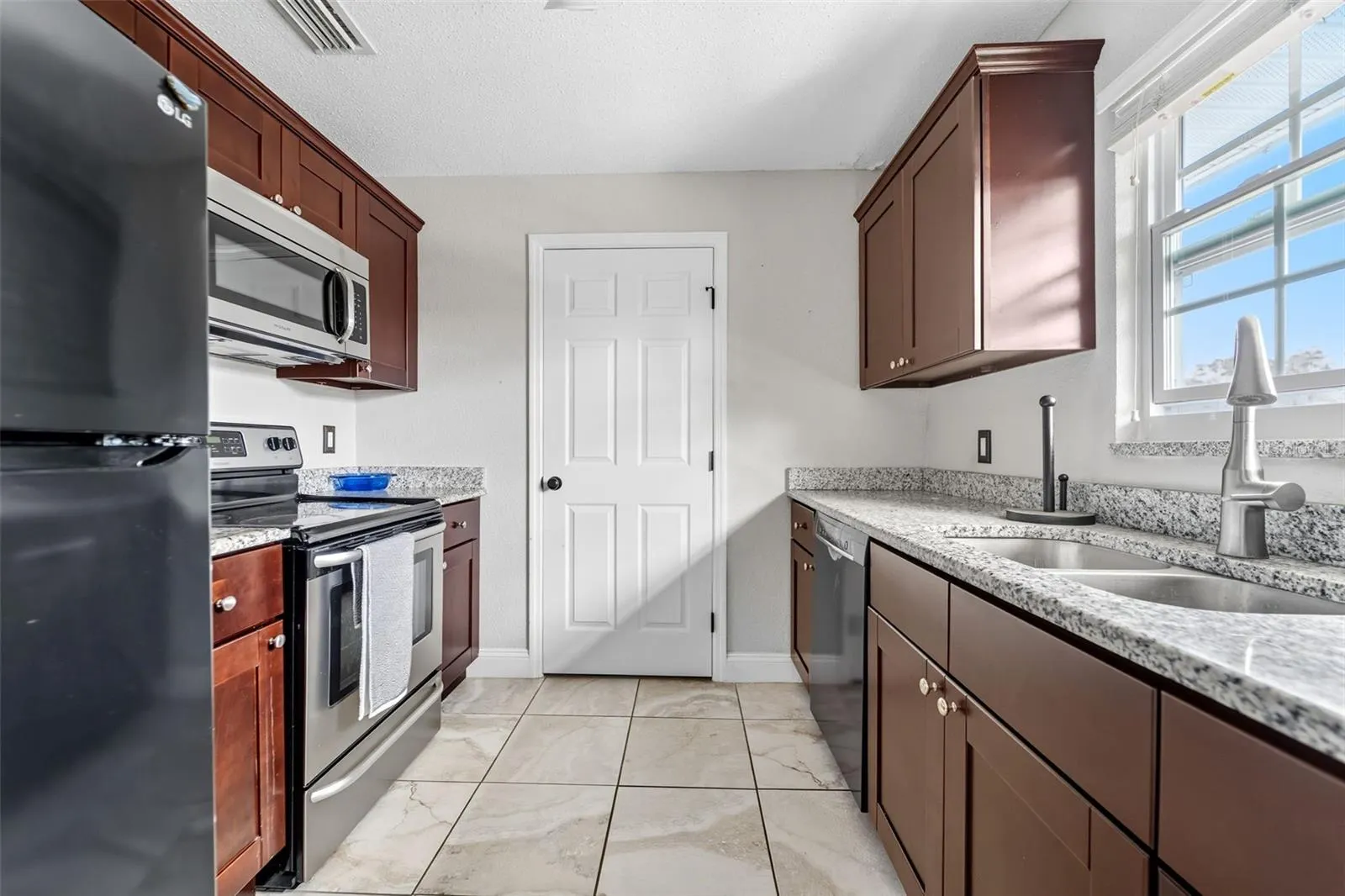 200 COUNTRY CLUB DR #808, #808