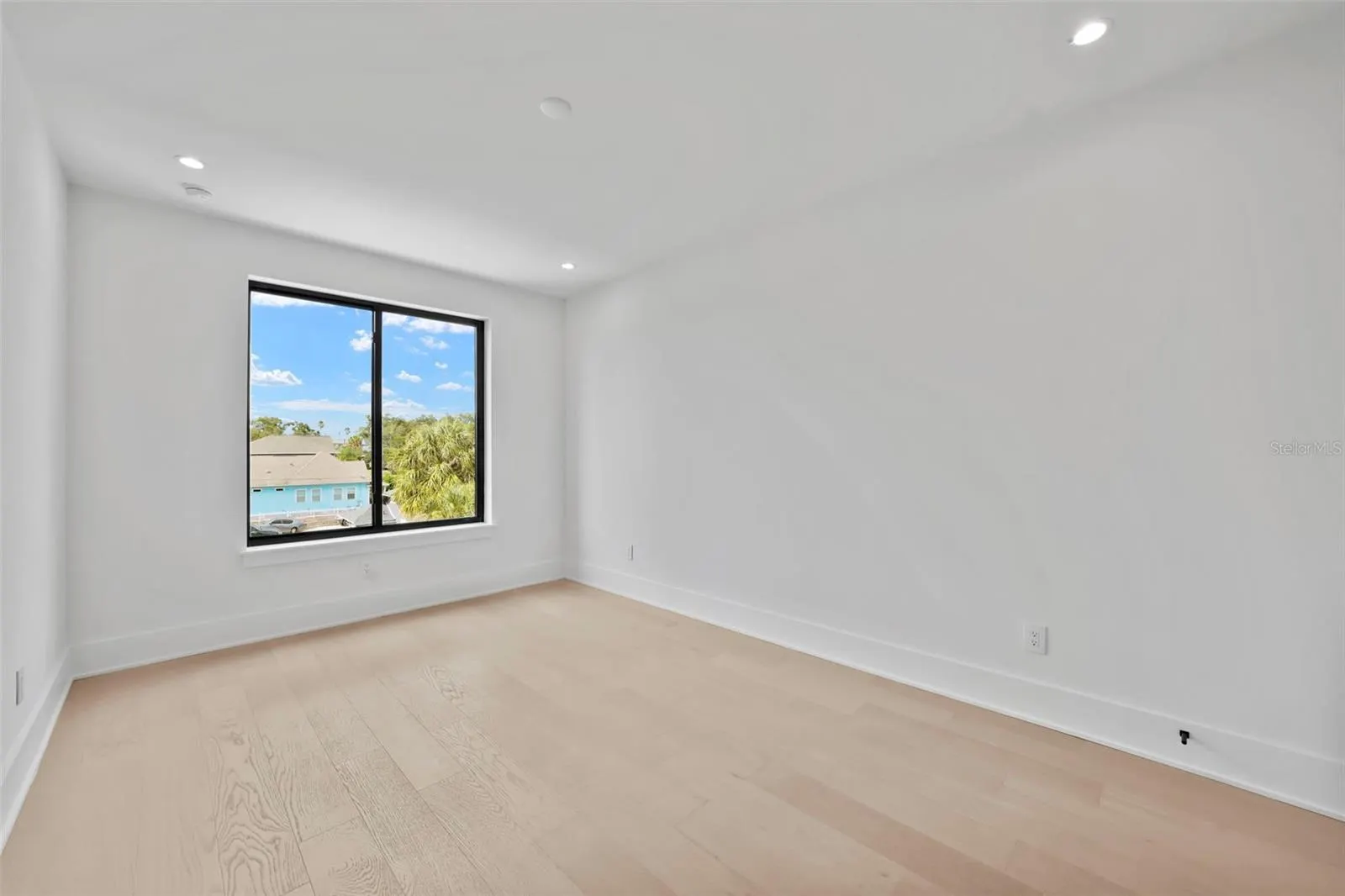 501 W ROSS AVE #4, #4