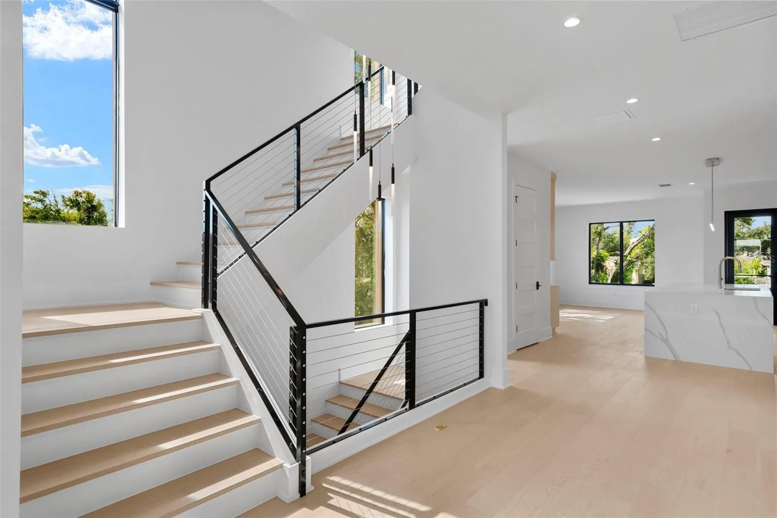 501 W ROSS AVE #4, #4