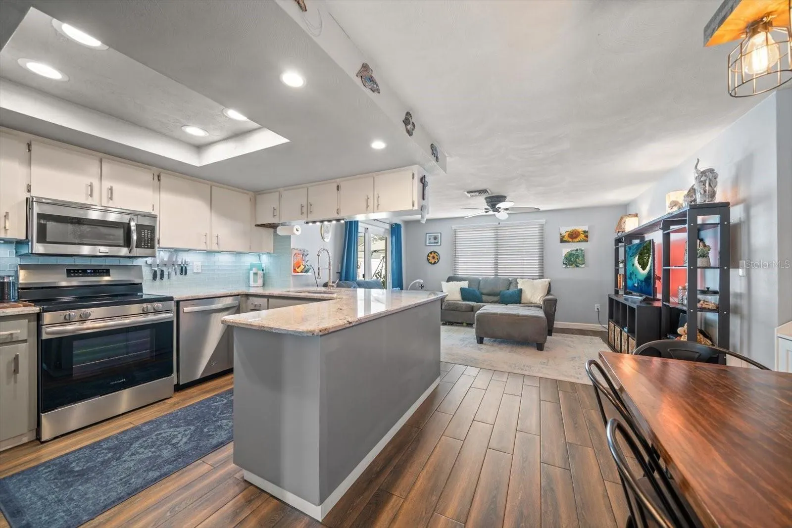 4236 RIVERWOOD DR