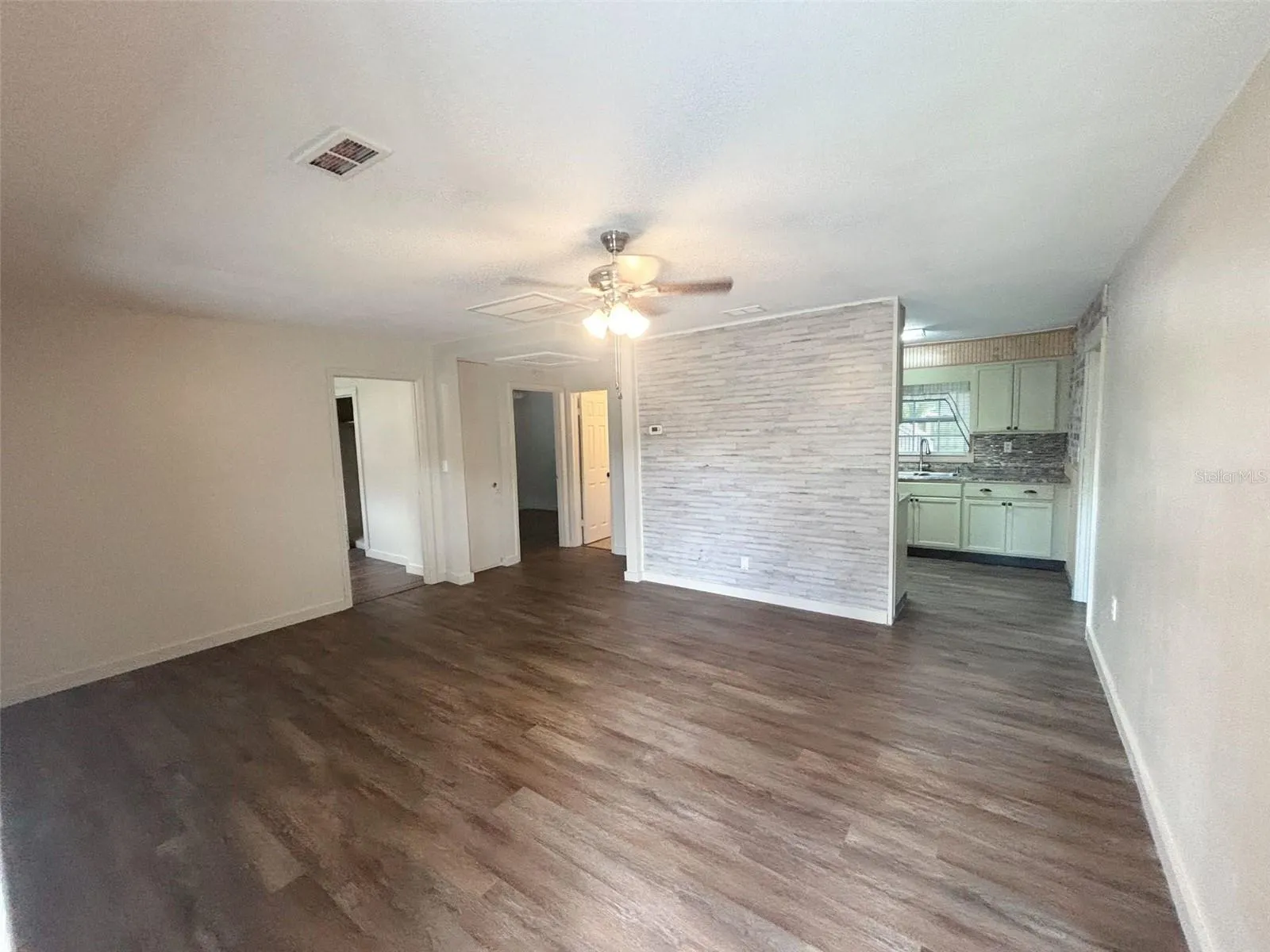 512 GREEN CIR