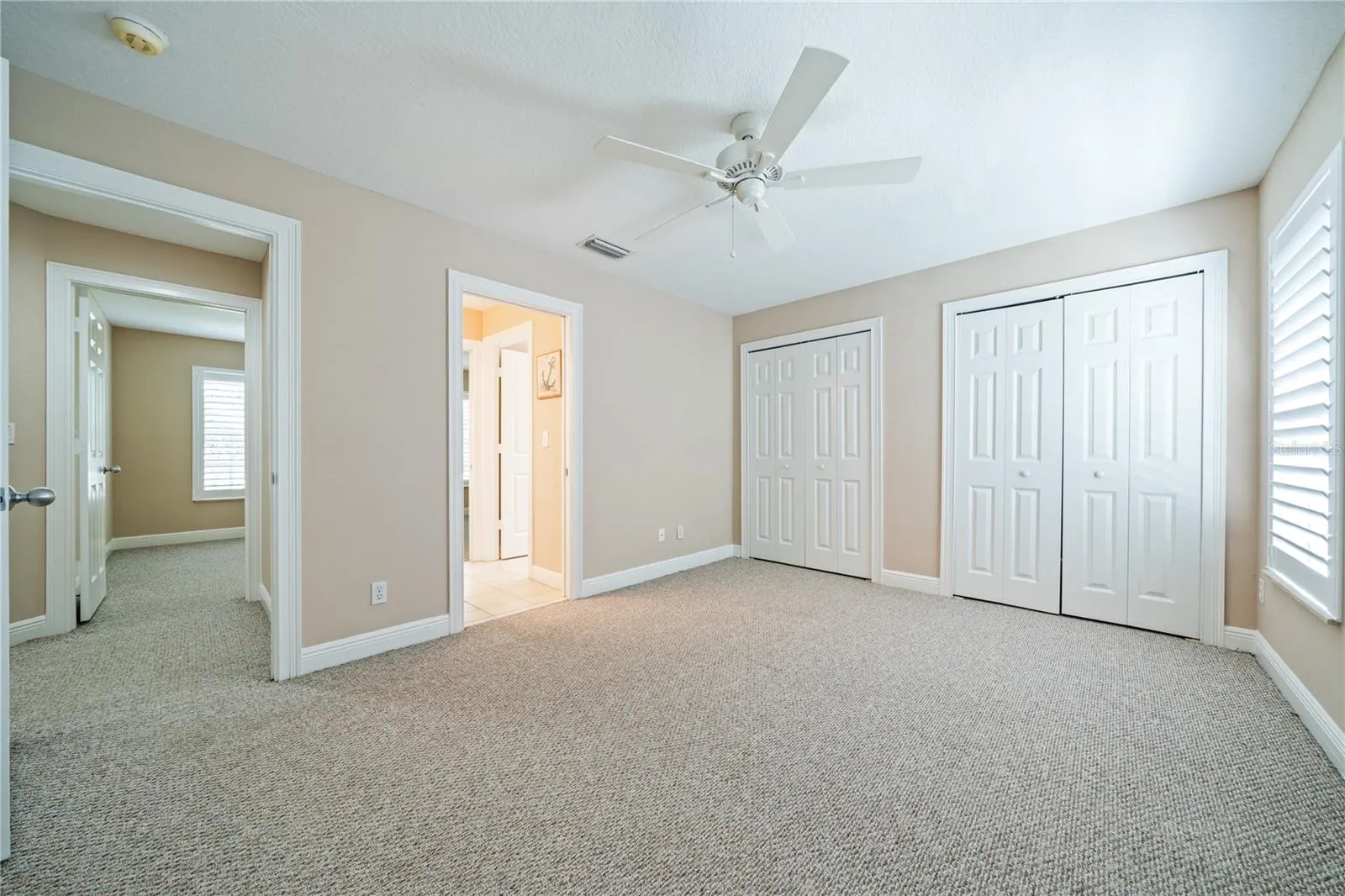 3106 COLONIAL DR