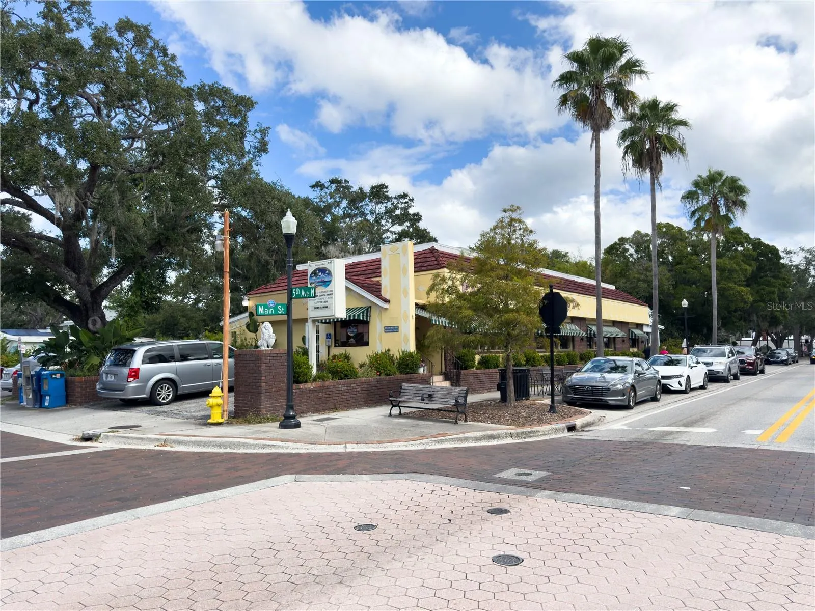 3106 COLONIAL DR