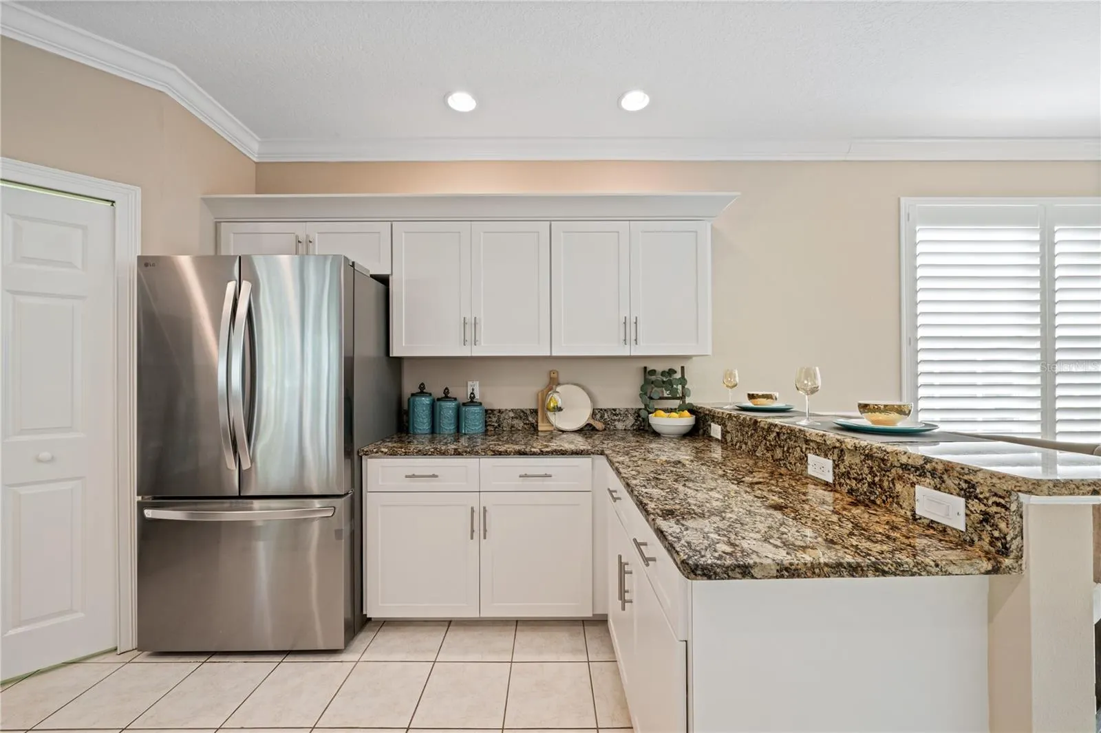 3106 COLONIAL DR