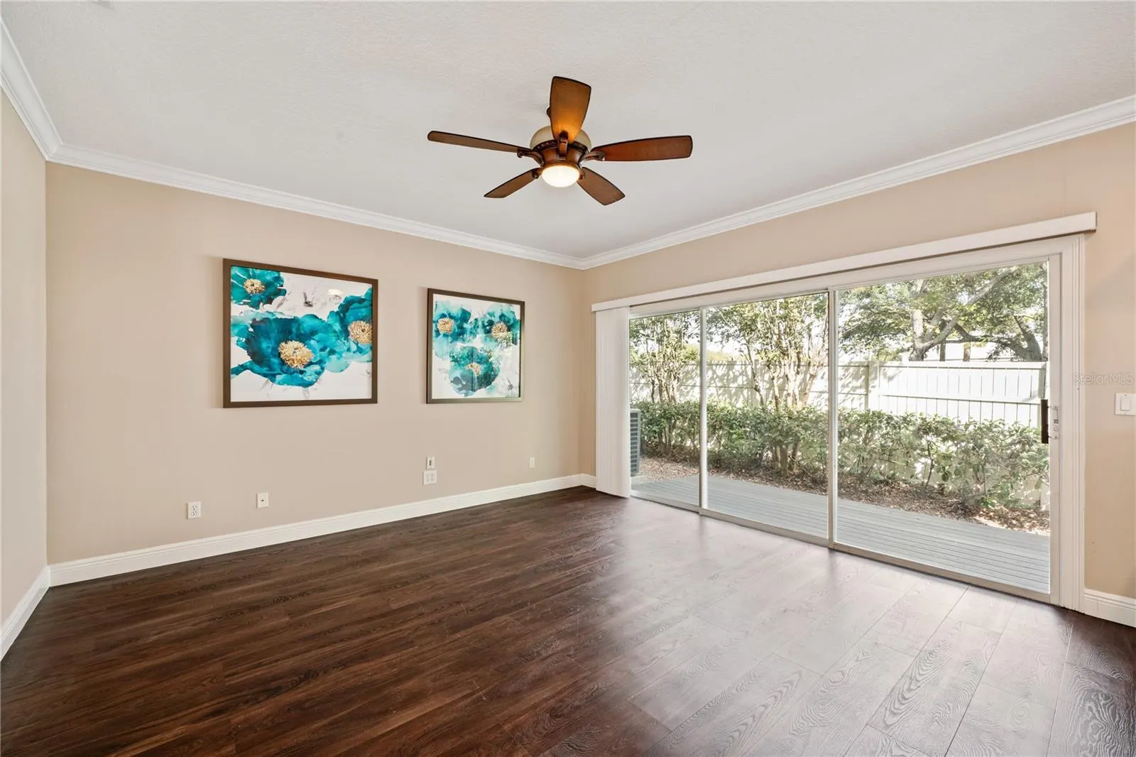 3106 COLONIAL DR