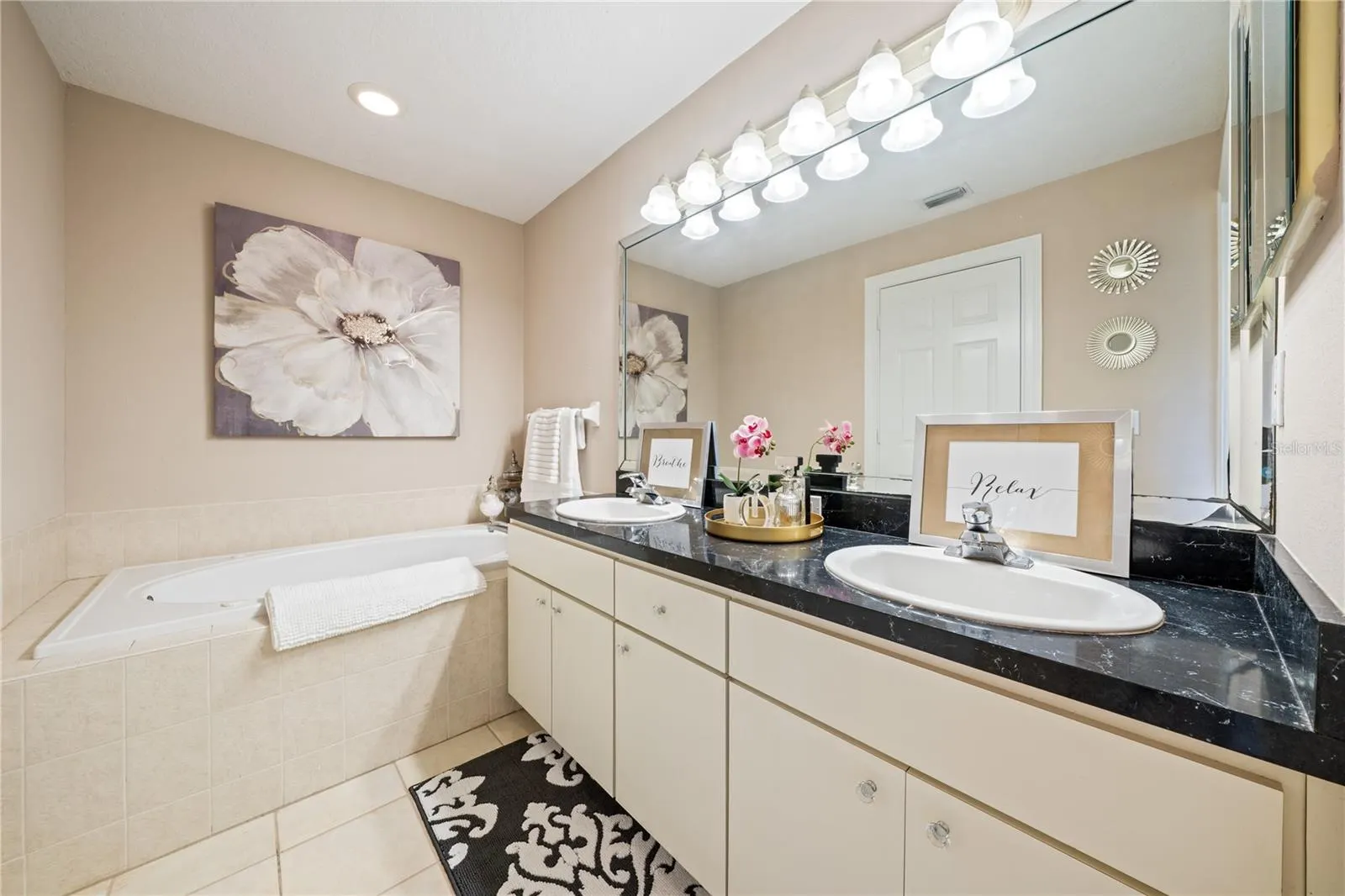3106 COLONIAL DR