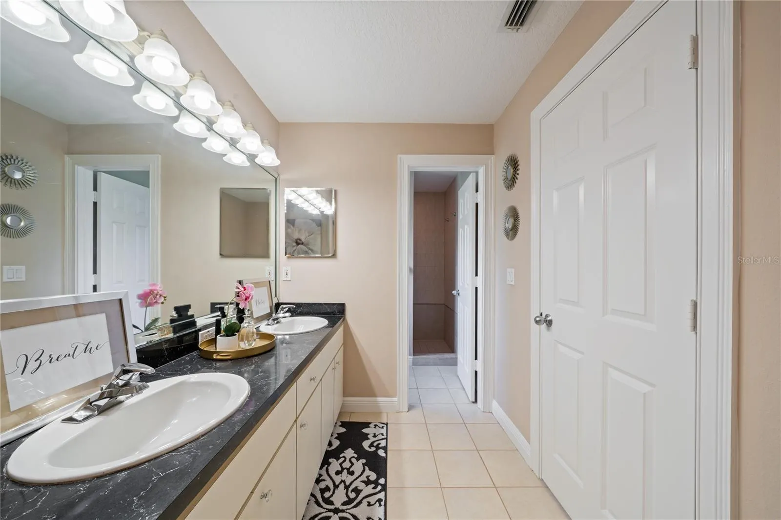3106 COLONIAL DR