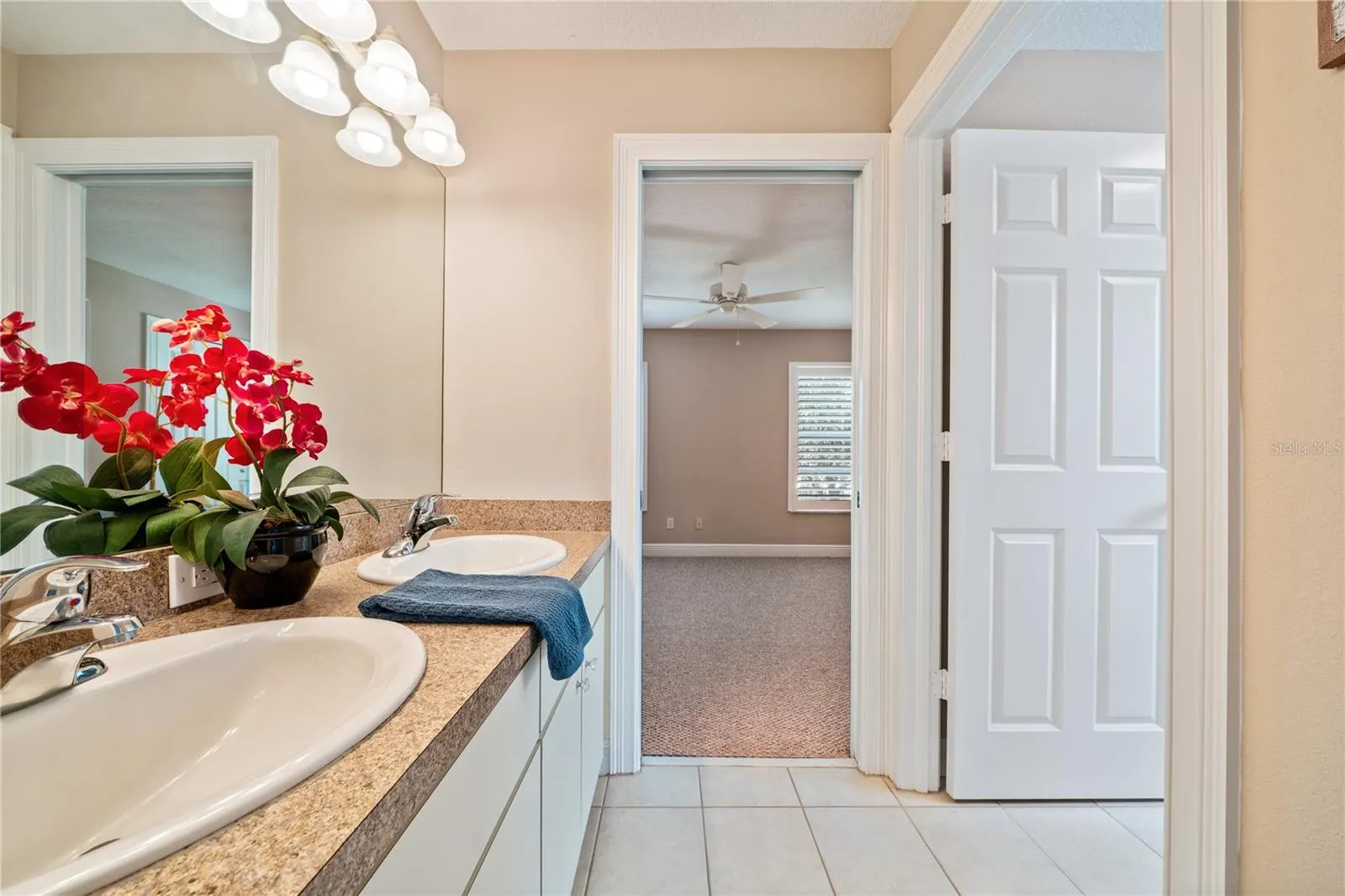 3106 COLONIAL DR