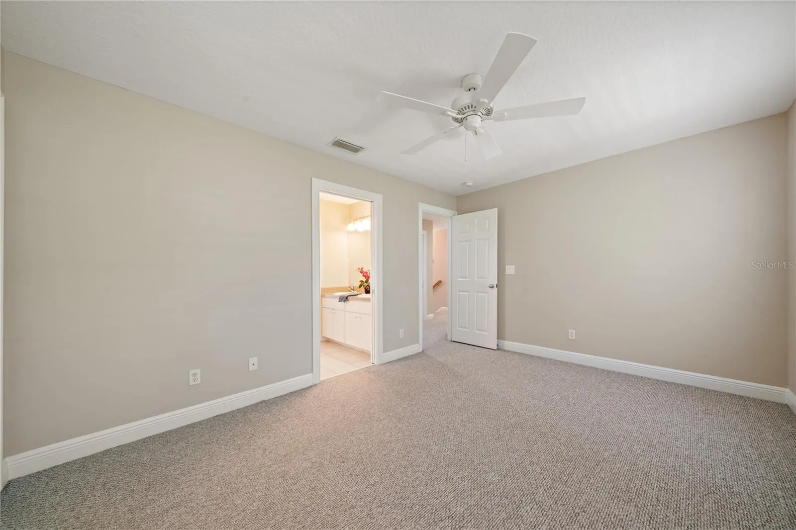 3106 COLONIAL DR