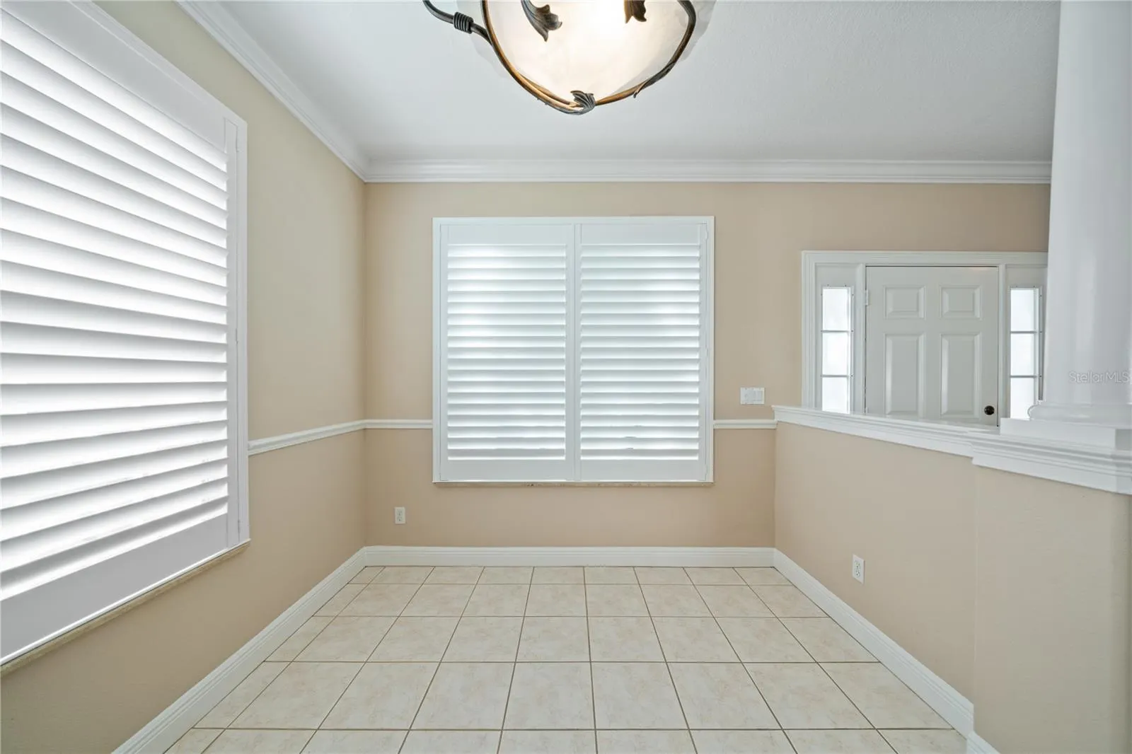 3106 COLONIAL DR