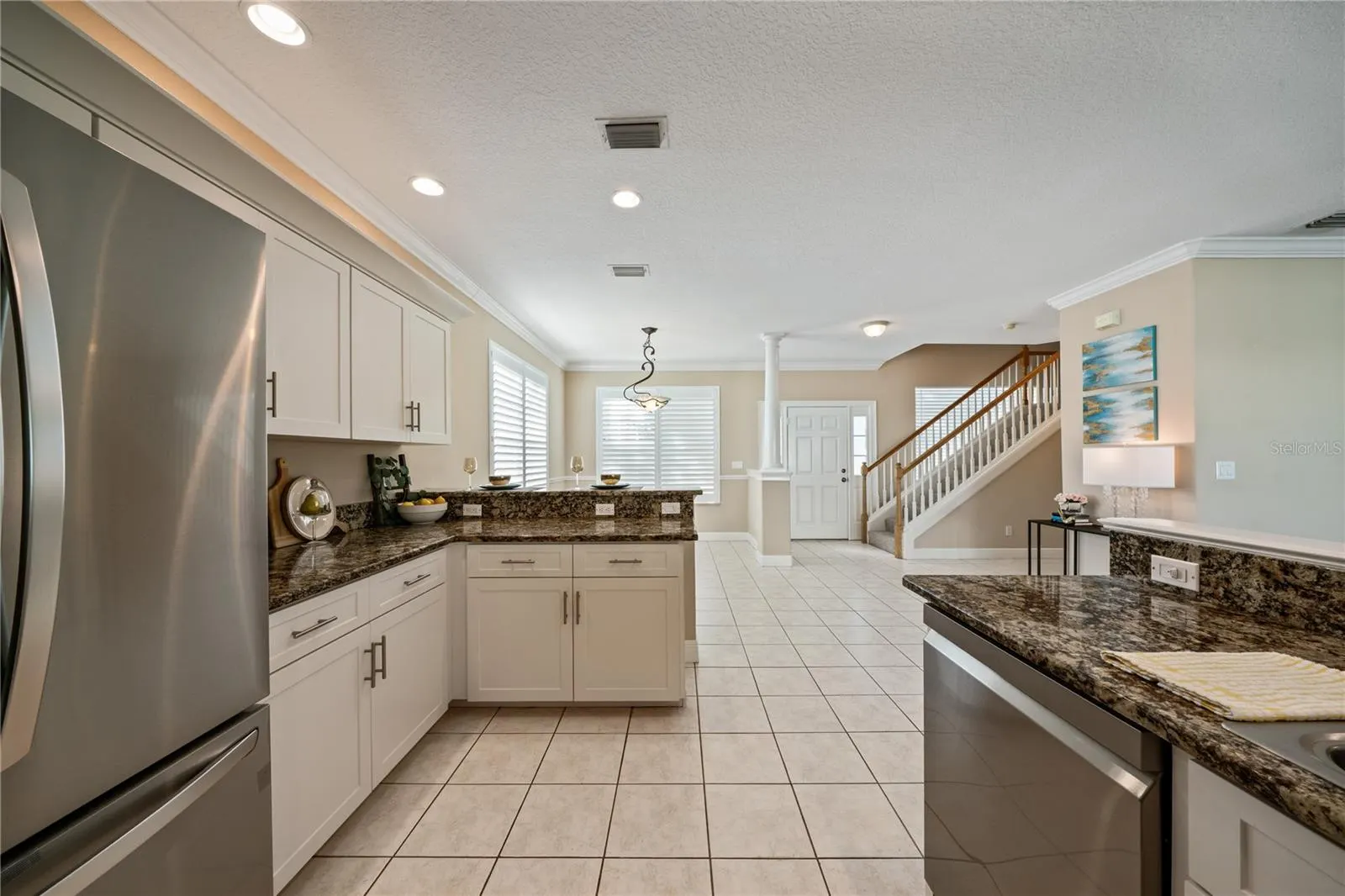 3106 COLONIAL DR