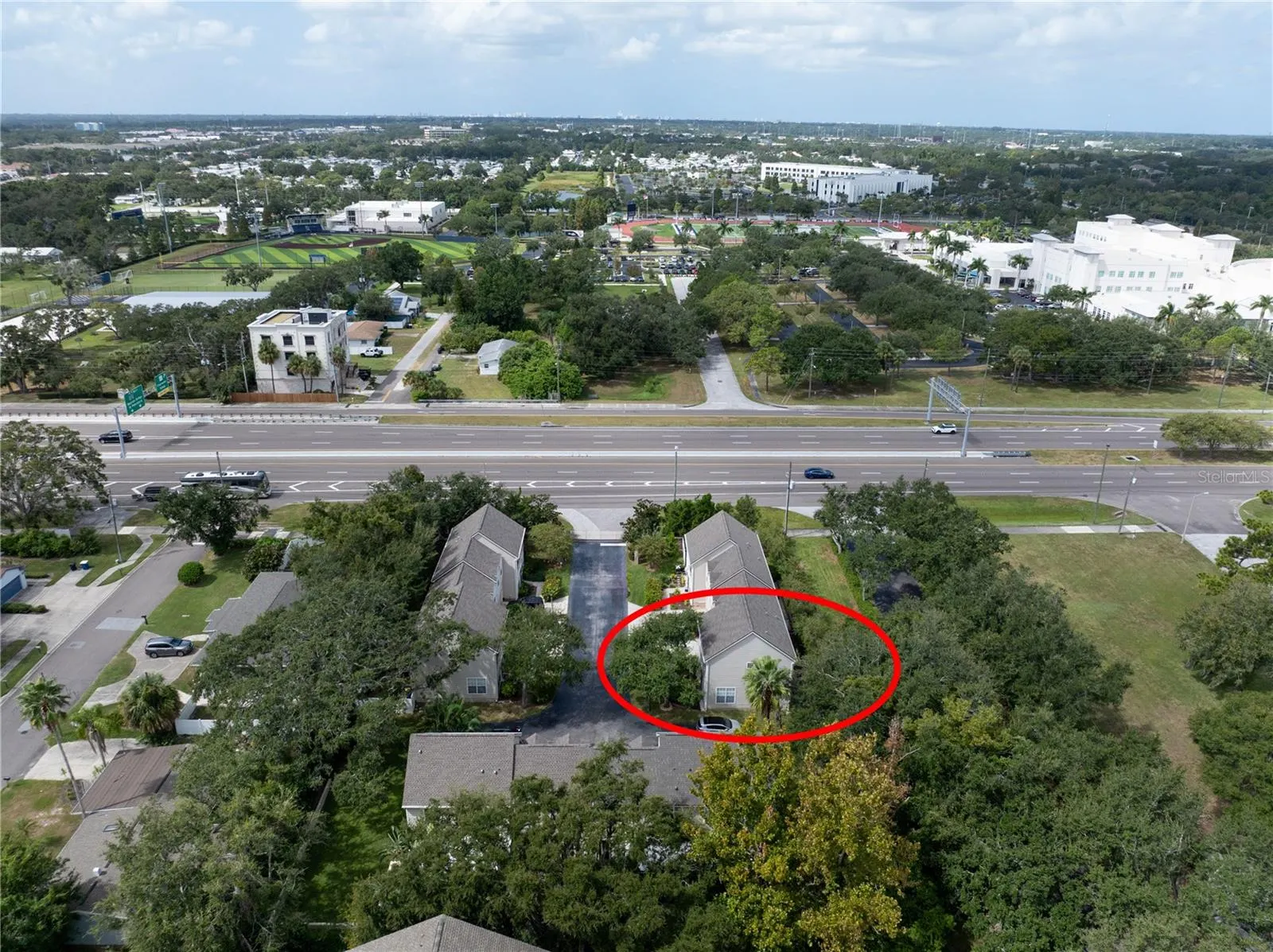3106 COLONIAL DR