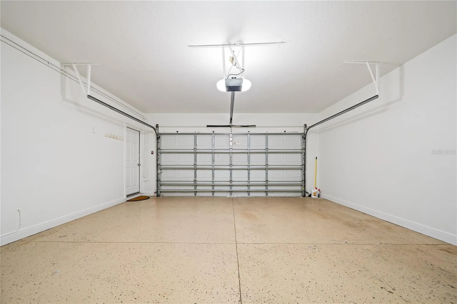 3106 COLONIAL DR