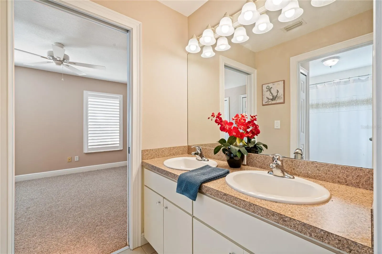 3106 COLONIAL DR